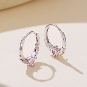 Boucles d'oreilles Huggie plaquées argent avec design d'ailes en cristal en forme de cœur rose pour femmes, bijoux mignons à la mode, cadeau - Product Image 2