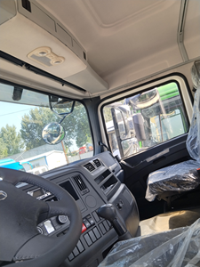 SINOTRUCK Tractor Truck 6X4 Diesel Manual Transmission 351-450hp Left Steering Single Row Seat <b>2</b> <b>Passengers</b> New - Product Image 3