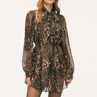 Robe Courte en Mousseline Imprimé Léopard Joydressing avec Col Noué et Manches Longues Bouffantes pour Femme – Robe de Soirée Sexy – Vente en Gros OEM