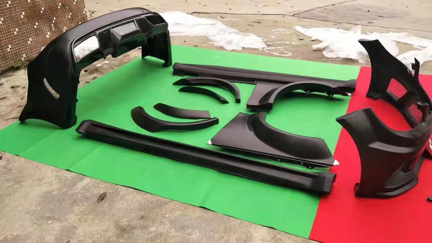 Black Series Style Body Kit With Front Fenders Side Skirts Bumpers Spoiler for Merce C Class W204 C63 C200 C300