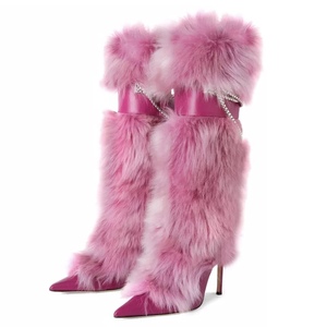 รองเท้าบูทขนเฟอร์สำหรับผู้หญิง ปลายแหลม ประดับโซ่ แฟชั่นฤดูหนาว - Product Image 1