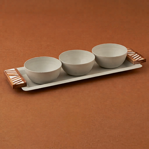 Ensemble de 3 coupelles à dattes en métal minimalistes avec plateau, finition mate, pour servir des dattes, des fruits secs et des desserts lors de l'Aïd, du Ramadan et des Majlis, en gros - Product Image 1