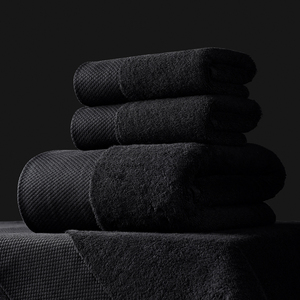 <span class=keywords><strong>Set</strong></span> di <span class=keywords><strong>Asciugamani</strong></span> da Bagno in Raso Nero Platino 100% Cotone di Lusso per Hotel con Logo Personalizzato - Product Image 1