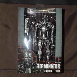 NECA Terminator T800 Scheletro Guerriero del Futuro T1000 Action Figure Meccanica in PVC Modello Giocattolo Robot Confezionato - Product Image 3