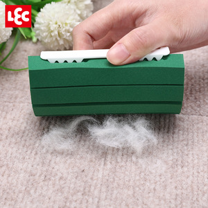 Lec Pet Hair Remover Mitt Green S-669 For <b>Bed</b> Sheets <b>Sofas</b> Carpets <b>Cat</b> Dog Hair Removal - Product Image 2