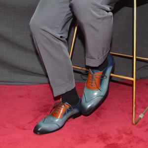 Zapatos negros cosidos a mano, personalizados y a la moda para hombre, zapatos de cuero vacuno hechos a mano, zapatos de vestir y Oxford azules casuales. - Product Image 5