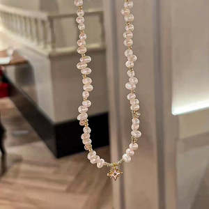 Collar con Colgante de Estrella Exquisito para Mujer, Perla de Agua Dulce, Acero Inoxidable y Cobre, Cuentas Geométricas de Arroz, Estilo Moderno - Product Image 2