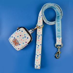 Collier, laisse, harnais et sac pour petits animaux MIDEPET avec logo personnalisé, motif cœur blanc et rubans en nylon et polyester dorés à séchage rapide - Product Image 5