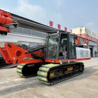 Mini-foreuse rotative sur chenilles DR-150 pour forage DTH et de boue jusqu'à 30 m de profondeur - Foreuse robuste avec moteur Cummins pour travaux de pieutage