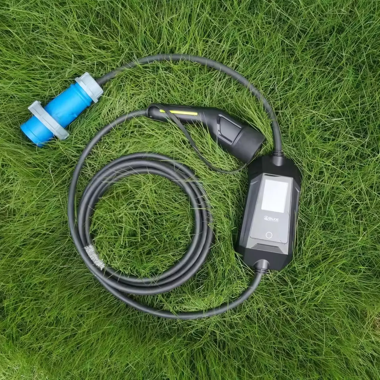 इलेक्ट्रिक वाहन के लिए एनजौ पोर्टेबल ईवी चार्जर टाइप2 7kw 32a ईवीएसई चार्जिंग बॉक्स सी प्लग जीबी/टी कॉर्ड चार्जर 5एम केबल