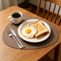 Set de table en cuir irrégulier moderne, durable, antidérapant et isolant thermiquement pour table à manger et mariage