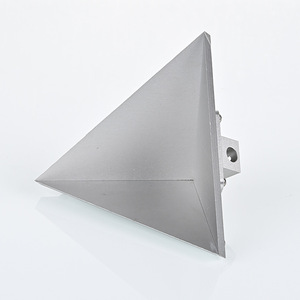 Couverture triangulaire en aluminium 200 mm, pièces usinées CNC sur mesure pour boîtier de capteur, réflecteur - Product Image 3