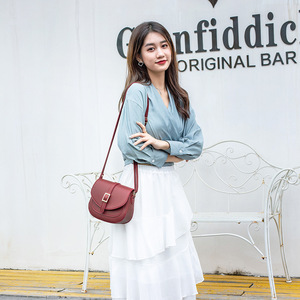 Sac à bandoulière en mousseline pour femme, petite capacité, respirant, avec fermeture à boucle, style décontracté printemps, rouge - Product Image 1