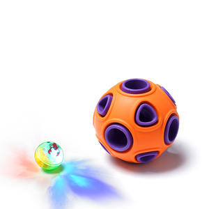 Pelota de juguete para masticar de goma de doble capa indestructible personalizada, tratamiento de mordida interactivo ligero ecológico para perros - Product Image 2