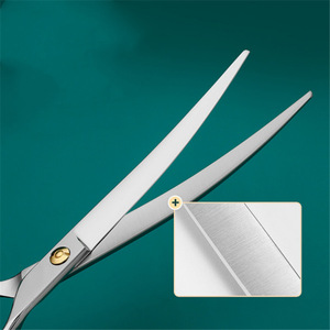 Tijeras Profesionales Curvas de 7 Pulgadas para Mascotas, de Acero Inoxidable, para Peluquería Canina, con Tornillos Dorados y Mango Simétrico - Product Image 1