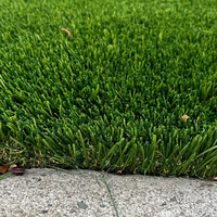 Maßgefertigter Umweltfreundlicher Garten-Kunstrasen 20mm Florhöhe Hohe Dichte Grüne Farbe für Landschaftsgestaltung