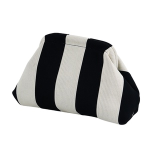 Nuevo Bolso de Mano Tipo Clutch de Ganchillo con Tejido de Punto HK 2026 para Mujer, Bolso Tipo Dumpling, Bolso Nube Fruncido, Bolso Casual para Cosméticos y Maquillaje - Product Image 1