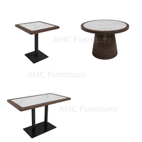 Offre Spéciale : Ensemble Table et Chaises de Restaurant Moderne (4-6 Chaises Noires) – Écologique, Facile à Nettoyer, Structure Métallique Robuste, Usage Commercial Hôtelier