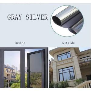 Film adhésif gris argenté unidirectionnel pour vitres, anti-explosion, effet miroir, pour maison et bureau, anti-UV et occultant solaire - Product Image 3