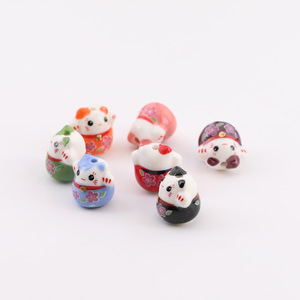 Lindas cuentas de cerámica pintadas a mano estilo japonés con diseño de gato que mueve la cola para hacer pulseras, colores aleatorios, 6 piezas. - Product Image 4