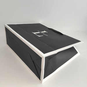 Ropa interior de lujo personalizada al por menor Bolsas de papel con asas de cuerda Diseño de logotipo impreso personalizado único - Product Image 5