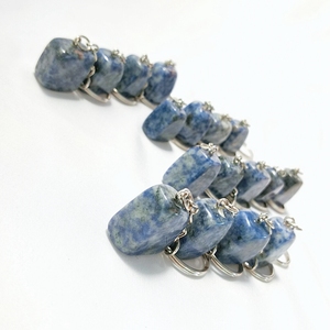 Usine Offres Spéciales en gros bleu <span class=keywords><strong>goldstone</strong></span> pendentif <span class=keywords><strong>pierre</strong></span> de sang cage dégringolé porte-clés gravé au laser - Product Image 4