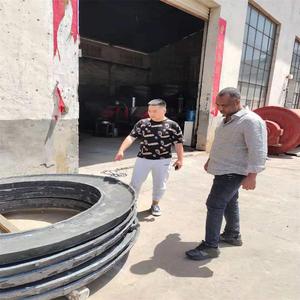 छोटे पैमाने पर गोल्ड वॉशिंग प्लांट एज रनर मिल 1100 1200 1600 गोल्ड अयस्क ग्राइंडिंग राउंड रोलर वेट पैन मिल मशीन - Product Image 6