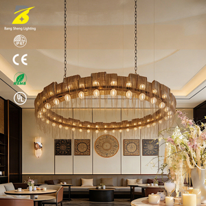 Plafonnier LED artistique en forme d'anneau avec pampilles - <span class=keywords><strong>Décoration</strong></span> d'ambiance chaleureuse et contemporaine pour espaces commerciaux haut de gamme - Product Image 1