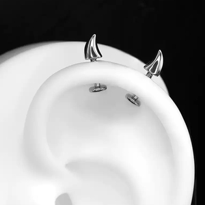 Herramienta de Práctica para Perforación de Orejas CRYSPURE, Modelo de Silicona, Simulación Realista de Piel Oscura, Modelo de Cuerpo Humano para Aretes y Nariz - Product Image 4