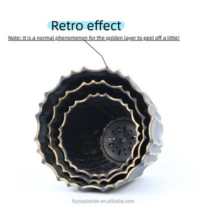 Foyooplanter Macetas de plástico PP chapadas en oro de rayas verticales de varios tamaños, con diseño superpuesto y orificios de drenaje - Product Image 2