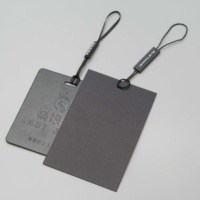 Étiquettes suspendues en papier écologiques personnalisées de luxe pour vêtements professionnels, t-shirts, vestes, étiquettes de vêtements, sacs et chaussures