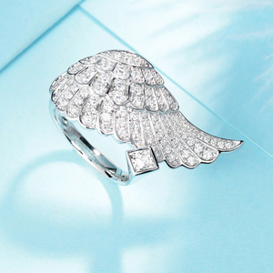 Anello Ali d'Angelo da Donna, Stile Street Fashion, Aperto e Regolabile, Gioiello Creativo ed Elegante, Tono Argento - Product Image 1