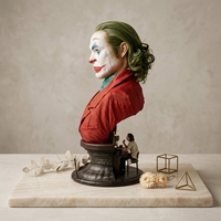 Statue de buste du Joker hyper-réaliste avec vêtements en tissu et effet peau en silicone, objet de collection pour man cave en résine