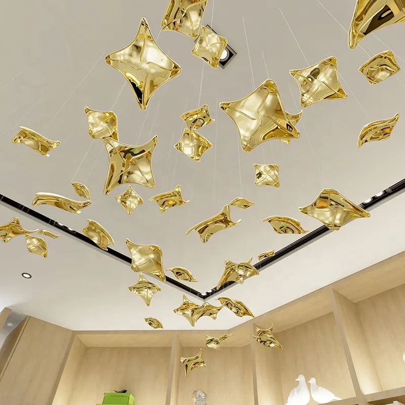 คริสตัลรูปปลาดาวจำลองทำจากอะคริลิคสำหรับงานเฉลิมฉลองในงานแต่งงานของโรงแรมประดับเพดานเครื่องบิน