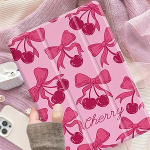 Étui de protection pliable à trois volets avec motif cerise et nœud papillon pour <span class=keywords><strong>iPad</strong></span> 10, <span class=keywords><strong>iPad</strong></span> 7/8/9 10,2 pouces, avec emplacement pour stylet, résistant aux chutes - Product Image 2