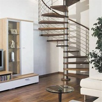 Marches d'extérieur en bois massif, balustrade blanche