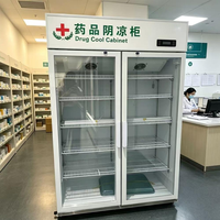 Vitrine réfrigérée pour laboratoire médical avec portes vitrées et étagères réglables, idéale pour hôpitaux, pharmacies et laboratoires