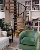 Escalier en colimaçon commercial standard à plan ouvert pour intérieur, avec construction en acier inoxydable et métal, design durable et écologique