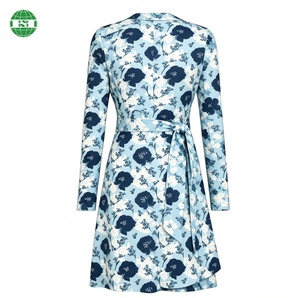 Abito a V con Stampa Floreale Personalizzata, Vestito Incrociato con Cintura e Spalline - DONGGUAN HOUSON FACTORY - Product Image 3