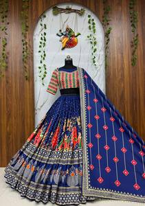 Lehenga Choli Tradicional de Muselina de Algodón con Estampado Digital y Trabajo de Espejo para Navratri, con Latkan Hecho a Mano, Lehenga Festiva, Ropa Étnica - Product Image 3