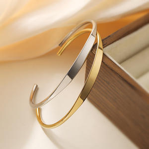 กำไลข้อมือสแตนเลสสตีลชุบทอง 18K แบบเปิดสลักชื่อได้ตามสั่ง สำหรับผู้หญิง ของขวัญวันครบรอบ เครื่องประดับแฟชั่น - Product Image 3