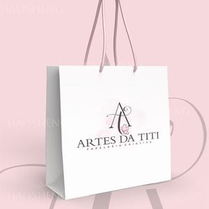 ถุงกระดาษพับได้แบบพกพา ย่อยสลายได้ สีขาว สำหรับร้านเสื้อผ้าหรูหรา บรรจุภัณฑ์สำหรับขายปลีก ถุงของขวัญ - Product Image 4