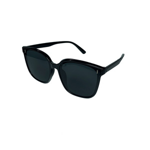 Nouvelles Lunettes de Soleil Polarisées Style Coréen <span class=keywords><strong>2023</strong></span> Hommes Femmes Anti-UV UV400 Monture Complète Idéales pour TikTok et Soirées - Product Image 5