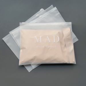 Sacs à fermeture éclair horizontaux givrés personnalisés imprimés blancs - Emballage poly transparent mat pour chaussettes et vêtements (personnalisation de marque) - Product Image 3