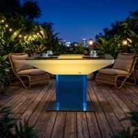 Table Basse Carrée Moderne en Plastique Lumineuse à LED – Mobilier de Bar Créatif pour Hôtels et Espaces de Divertissement Décontractés