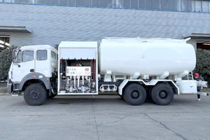 Camión de Reabastecimiento de Combustible para Aviones Cummins 310HP China 6*4 con Capacidad de 20000L, Puede Transportar Queroseno de Aviación y Gasolina de Aviación - Product Image 2