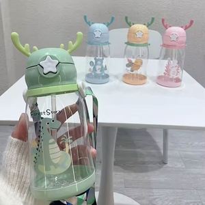 Nouvelle gourde pour enfants en forme de corne de cerf, personnalisable avec logo, bouchon à ressort, en plastique, portable avec sangle - Product Image 6