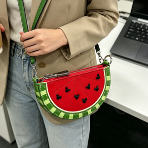 <span class=keywords><strong>Borsa</strong></span> a tracolla personalizzata JieZhen con logo 2026, <span class=keywords><strong>borsa</strong></span> a mano 3D a forma di anguria, <span class=keywords><strong>borsa</strong></span> a spalla alla moda con catena, <span class=keywords><strong>borsa</strong></span> da donna personalizzata - Product Image 4