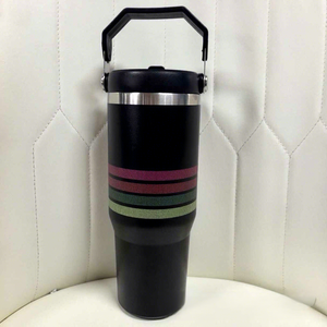 Mug de voiture carré isotherme à rayures, 30 oz, en acier inoxydable 304, avec poignée, pour la conservation de la chaleur, idéal pour les voyages transfrontaliers - Product Image 4
