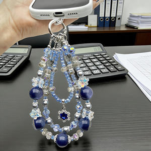 Dragonne de téléphone de luxe détachable en résine cristal bleue, triple chaîne perlée, 15 cm, faite main, originale, porte-clés tendance - Product Image 2